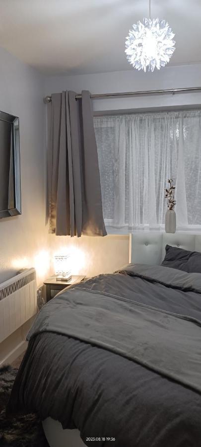 Lister Park Bradford Stylish 1Bed Coach House - Quiet & Tranquil Cottage & Parking Bagian luar foto