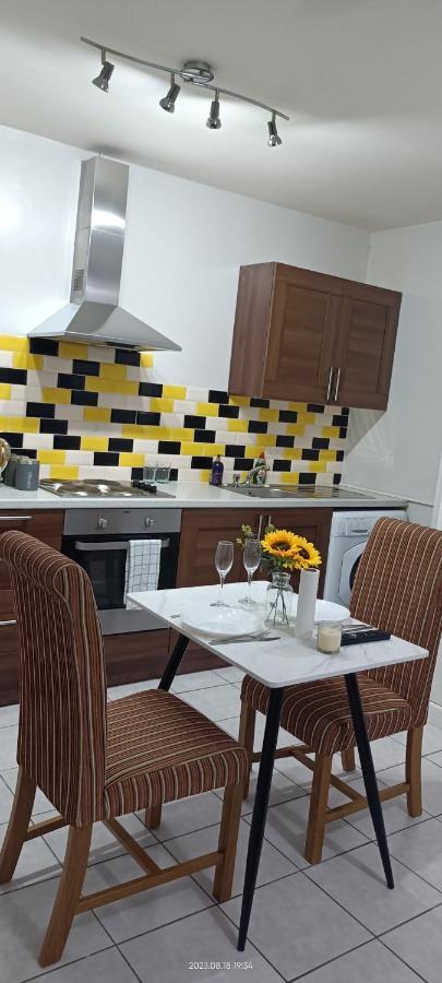 Lister Park Bradford Stylish 1Bed Coach House - Quiet & Tranquil Cottage & Parking Bagian luar foto