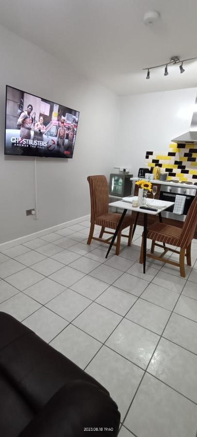 Lister Park Bradford Stylish 1Bed Coach House - Quiet & Tranquil Cottage & Parking Bagian luar foto