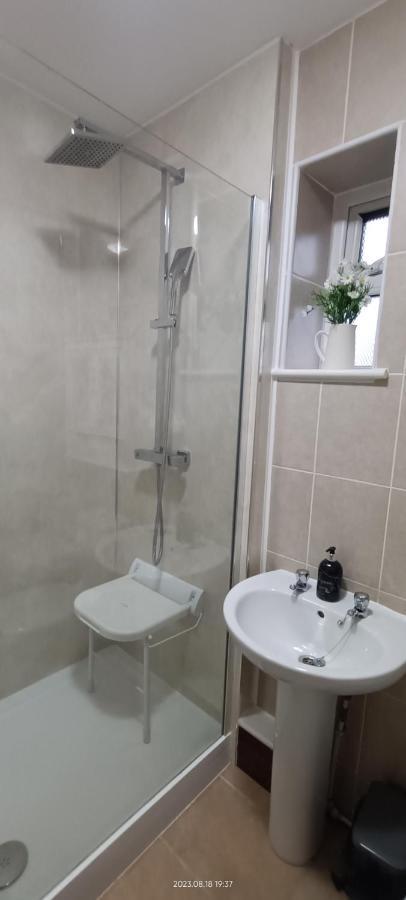 Lister Park Bradford Stylish 1Bed Coach House - Quiet & Tranquil Cottage & Parking Bagian luar foto