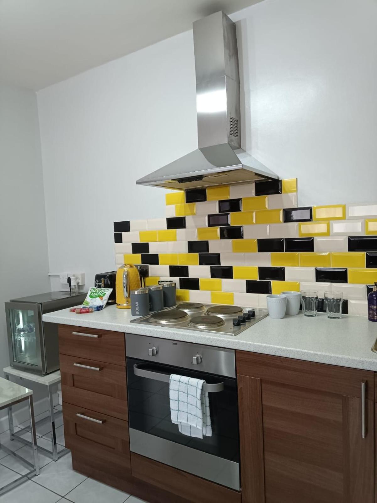 Lister Park Bradford Stylish 1Bed Coach House - Quiet & Tranquil Cottage & Parking Bagian luar foto
